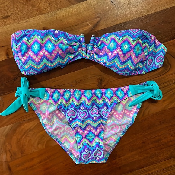 VENUS Other - Venus bathing suit size 8 and top D
